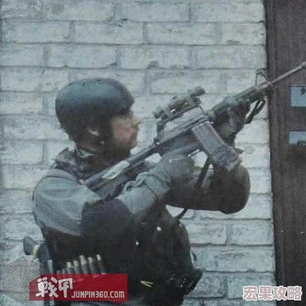 在三角洲行动这款战术射击游戏中，M16A4作为一款经典的突击步枪，凭借其稳定的性能和适中的后坐力深受玩家喜爱。然而，要充分发挥其潜力，合理的配件选择至关重要。以下是一份详尽的M16A4配件选择攻略，旨在帮助玩家在游戏中获得更佳的战斗体验。